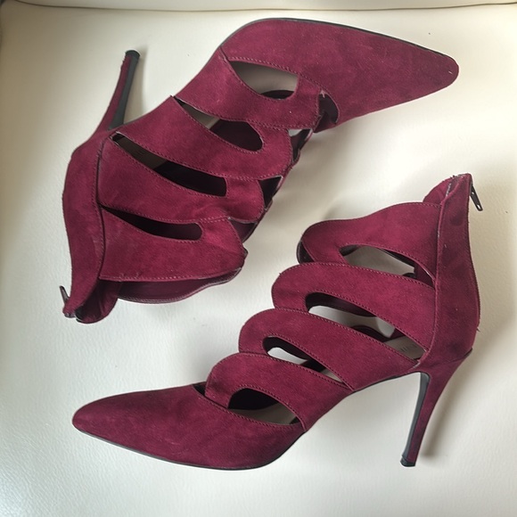 Nine West Bordeaux Open Design Heels with Back Zipper - Picture 7 of 10